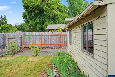 1148 S Water St, Silverton, OR 97381 - Photo 27