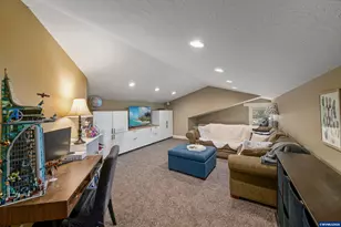 2015 Landaggard Dr NW, Salem, OR 97304 - Photo 35