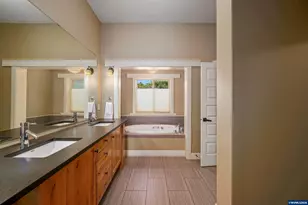 2015 Landaggard Dr NW, Salem, OR 97304 - Photo 29