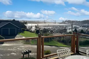 645 SE 4th St, Newport, OR 97365 - Photo 1