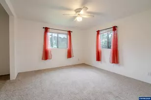 410 SW Broadway St, Mill City, OR 97360 - Photo 17