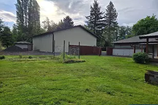 1045 N River Dr, Sweet Home, OR 97386 - Photo 17