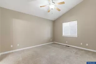 4933 Periwinkle Dr NE, Salem, OR 97301 - Photo 23