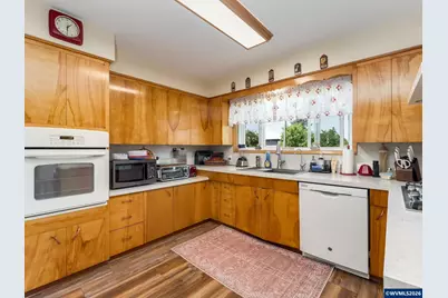 1215 E College St, Mount Angel, OR 97362 - Photo 17