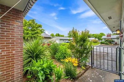 634 30th Av SE, Albany, OR 97322 - Photo 5
