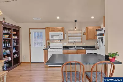 1737 13th Av SW, Albany, OR 97321 - Photo 13