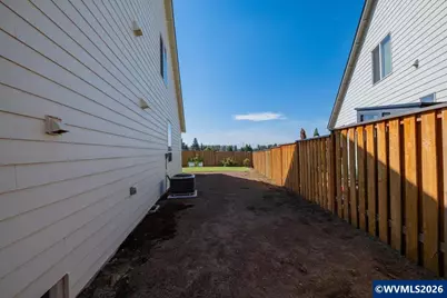 948 Laurel Pl, Silverton, OR 97381 - Photo 43