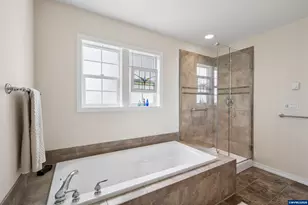 10124 Wiseacre NE Ln, Aurora, OR 97002 - Photo 17
