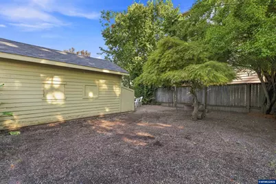 370 24th St NE, Salem, OR 97301 - Photo 23