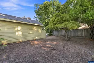 370 24th St NE, Salem, OR 97301 - Photo 23