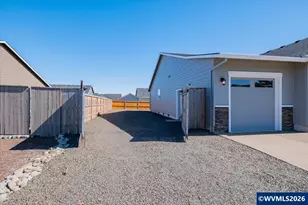 2441 Woodland Wy NE, Albany, OR 97321 - Photo 5
