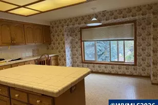 1344 Regency Dr, Eugene, OR 97401 - Photo 5