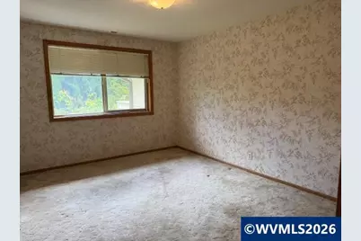 1344 Regency Dr, Eugene, OR 97401 - Photo 15