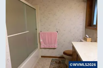 1344 Regency Dr, Eugene, OR 97401 - Photo 19
