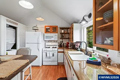 2704 SW Beach Av, Lincoln City, OR 97367 - Photo 15