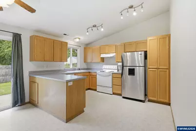1077 S 10th St, Lebanon, OR 97355 - Photo 11