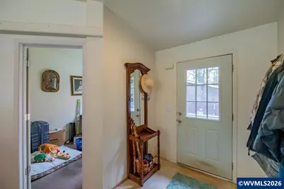42927 Island Inn Dr, Lebanon, OR 97355 - Photo 9