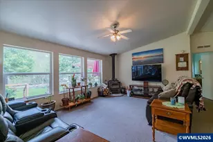 42927 Island Inn Dr, Lebanon, OR 97355 - Photo 11