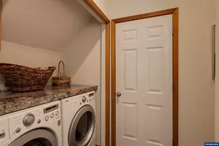 1450 NE Kerry Ct, McMinnville, OR 97128 - Photo 13