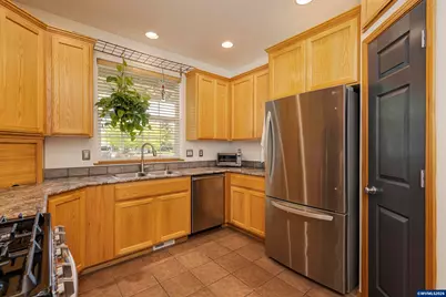 1450 NE Kerry Ct, McMinnville, OR 97128 - Photo 11
