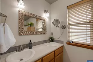 1450 NE Kerry Ct, McMinnville, OR 97128 - Photo 21