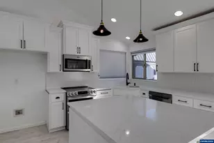 612 N 6th St, Carlton, OR 97111 - Photo 13