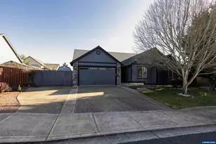 612 N 6th St, Carlton, OR 97111 - Photo 33