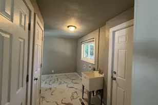 1285 30th Ave NE, Salem, OR 97301 - Photo 9