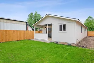 411 S 1st St, Silverton, OR 97381 - Photo 17