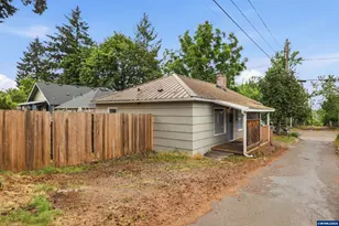 360 Wilson St S, Salem, OR 97302 - Photo 5