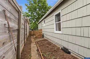 360 Wilson St S, Salem, OR 97302 - Photo 41