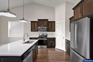 2005 Davis Rd S, Salem, OR 97306 - Photo 7