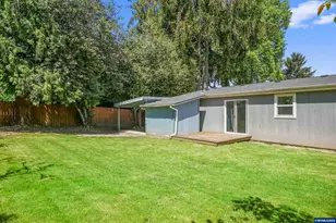 334 SE Hazel St, Mill City, OR 97360 - Photo 33
