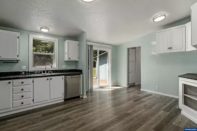 334 SE Hazel St, Mill City, OR 97360 - Photo 11
