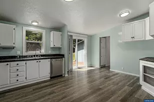 334 SE Hazel St, Mill City, OR 97360 - Photo 11