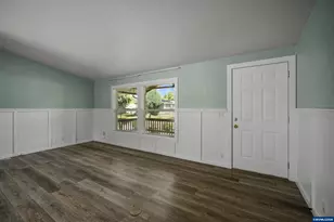 334 SE Hazel St, Mill City, OR 97360 - Photo 7