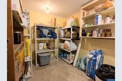 821 Liberty St, Silverton, OR 97381 - Photo 15