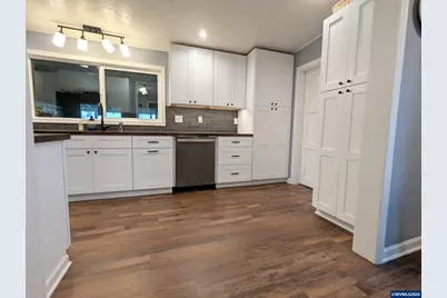 821 Liberty St, Silverton, OR 97381 - Photo 7