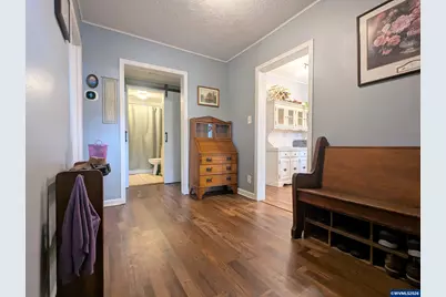 821 Liberty St, Silverton, OR 97381 - Photo 5