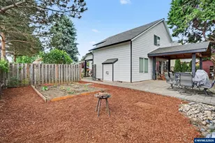 810 SE Locust St, Dundee, OR 97115 - Photo 33
