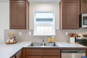 4740 SE Harrier St, Albany, OR 97322 - Photo 15