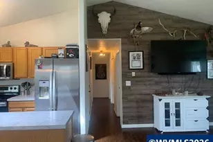 1048 Kees St, Lebanon, OR 97355 - Photo 7