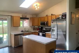 1048 Kees St, Lebanon, OR 97355 - Photo 5