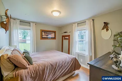 221 N 3rd St, Jefferson, OR 97352 - Photo 17