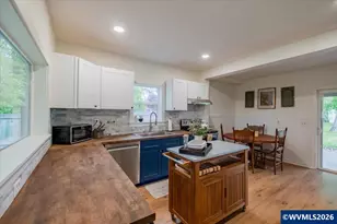 221 N 3rd St, Jefferson, OR 97352 - Photo 11