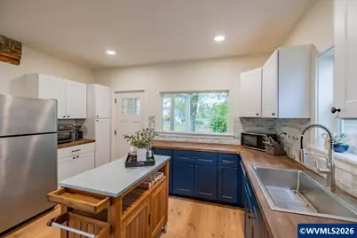 221 N 3rd St, Jefferson, OR 97352 - Photo 15