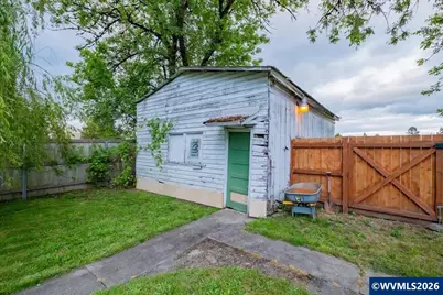 221 N 3rd St, Jefferson, OR 97352 - Photo 33
