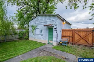 221 N 3rd St, Jefferson, OR 97352 - Photo 33