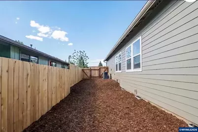 730 E Elmore St, Lebanon, OR 97355 - Photo 33