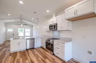 730 E Elmore St, Lebanon, OR 97355 - Photo 11
